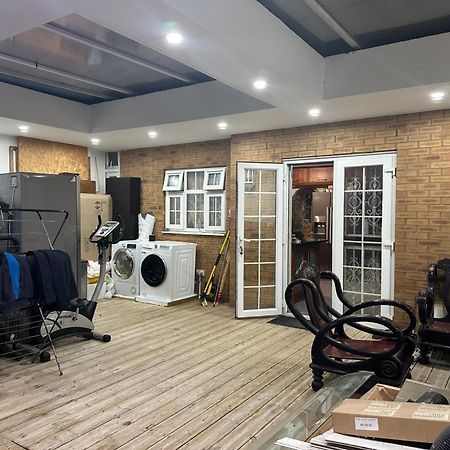 Tran Homestay Лондон Екстериор снимка
