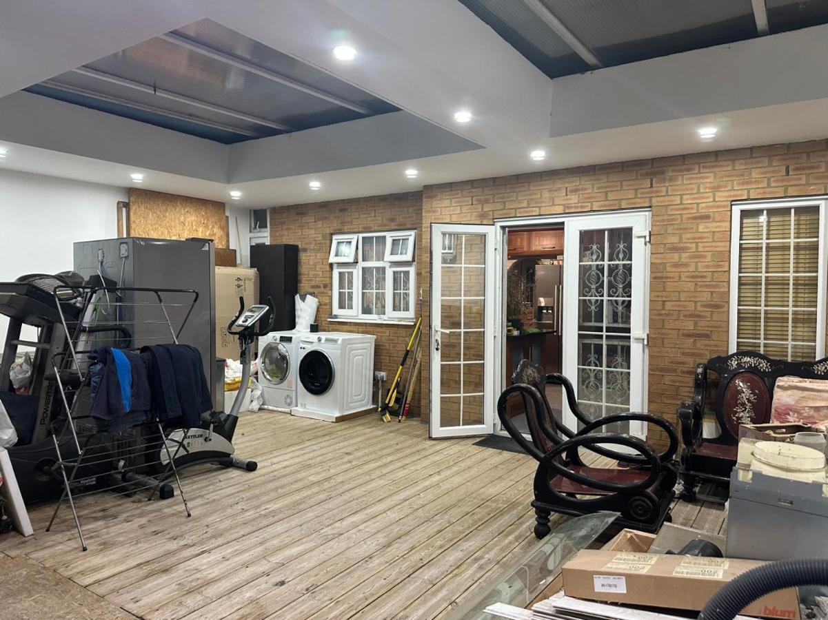 Tran Homestay Лондон Екстериор снимка