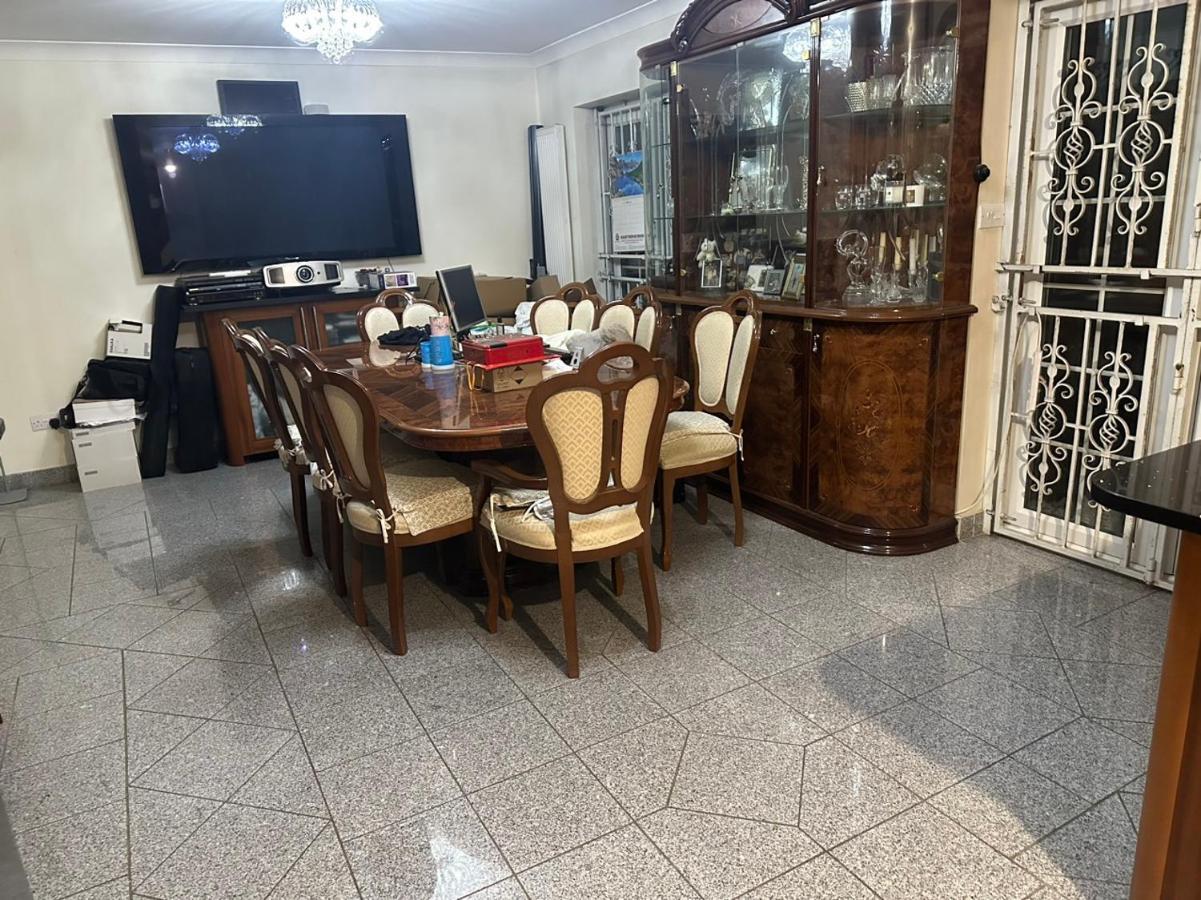 Tran Homestay Лондон Екстериор снимка