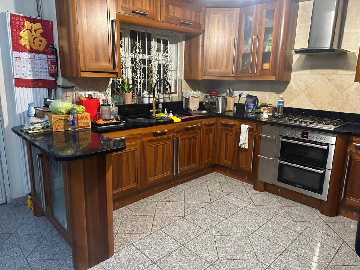 Tran Homestay Лондон Екстериор снимка